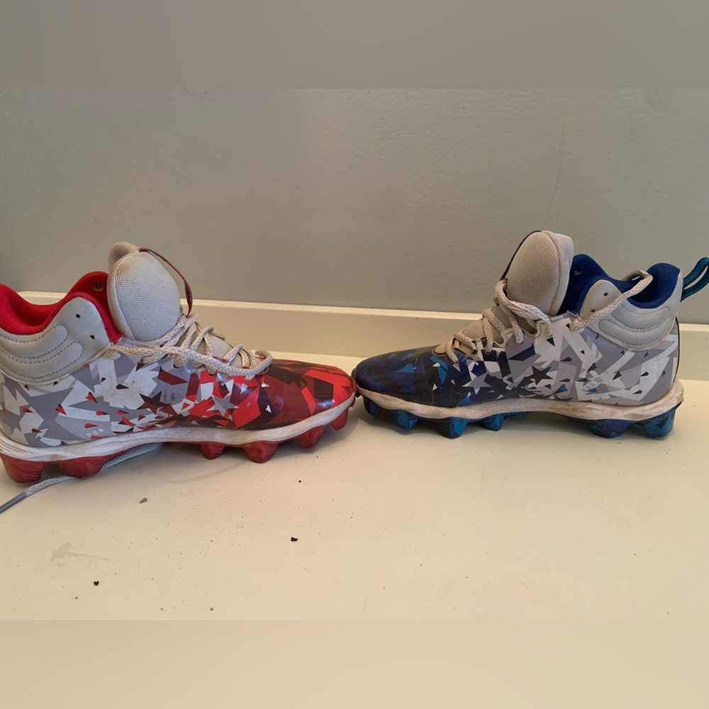 UNDER ARMOUR TWO TONE FOOTBALL CLEAT